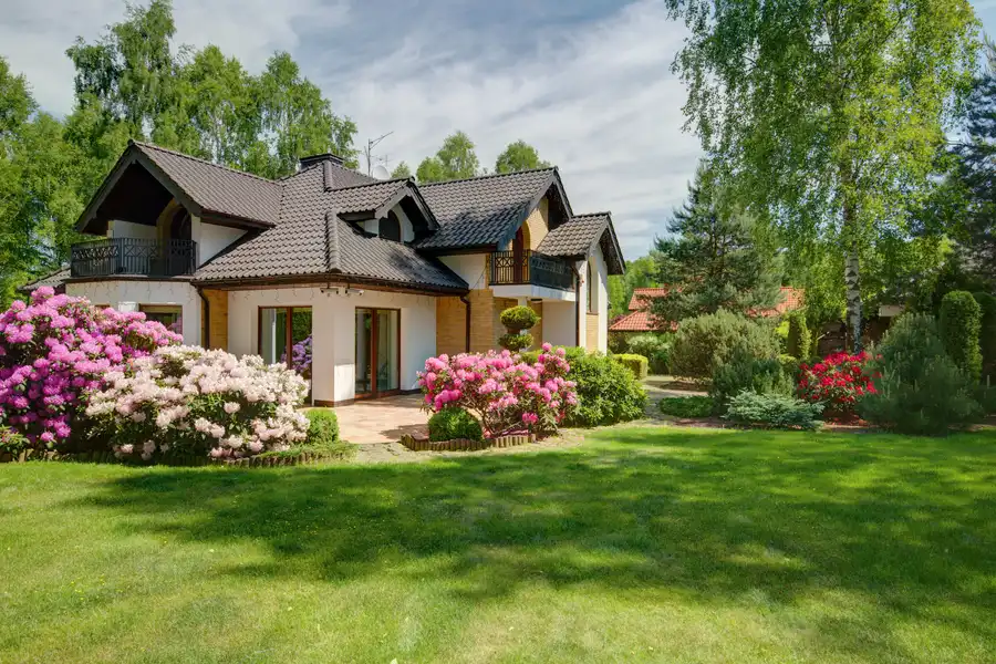 Seasonal Landscaping Tips For A Vibrant Residential Lawn Niceville, FL